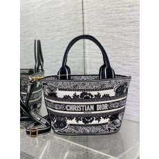 디올 23ss 모자 바스켓 백 자수 나비 반다나 M1328CESE 35 x 20.5 x 11cm